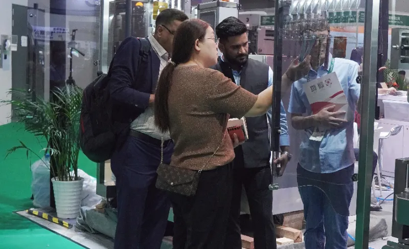 معرض تشنغ غي