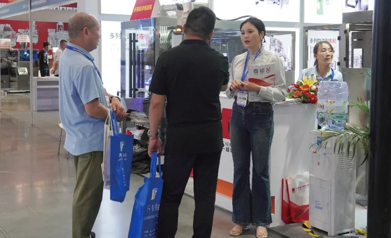 معرض تشنغ غي